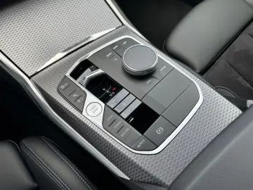 BMW 330e xDrive Limo M Sport