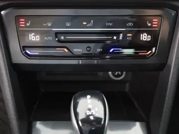 VW Tiguan 2.0 TDI 4Motion R-Line LED Navi ACC AHK