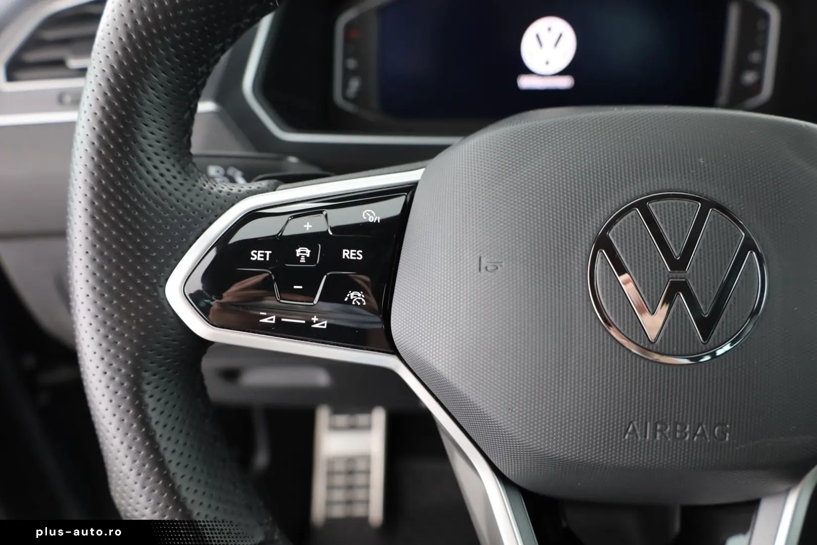 VW Tiguan 2.0 TDI 4Motion R-Line LED Navi ACC AHK