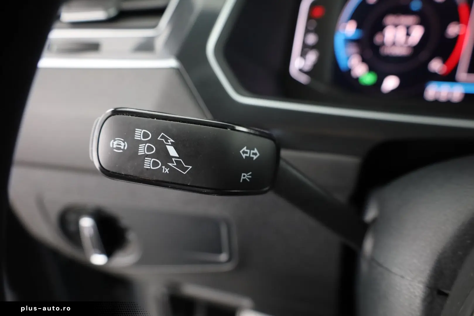 VW Tiguan 2.0 TDI 4Motion R-Line LED Navi ACC AHK