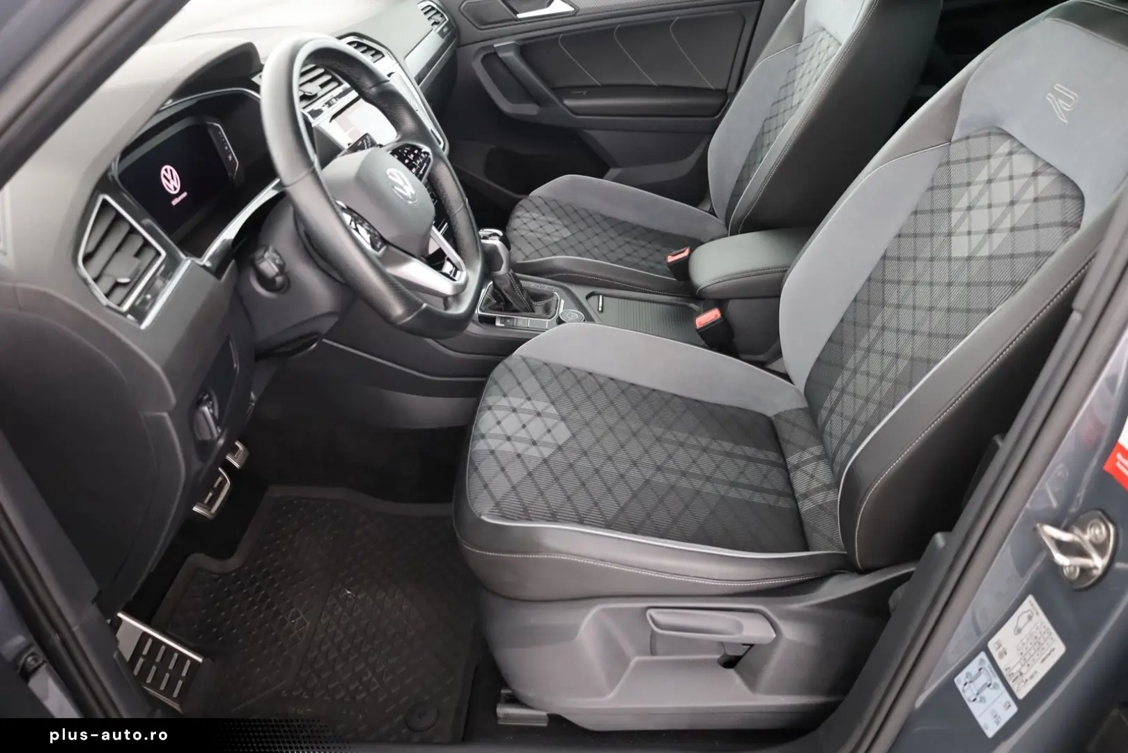 VW Tiguan 2.0 TDI 4Motion R-Line LED Navi ACC AHK