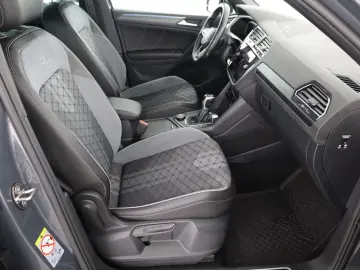 VW Tiguan 2.0 TDI 4Motion R-Line LED Navi ACC AHK