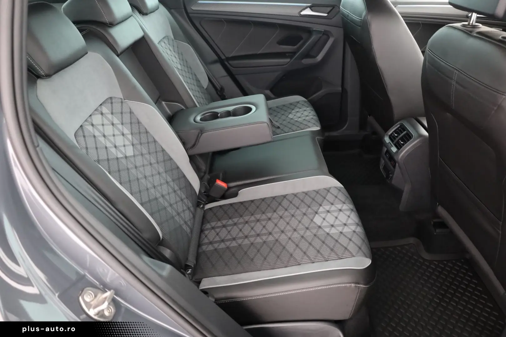 VW Tiguan 2.0 TDI 4Motion R-Line LED Navi ACC AHK