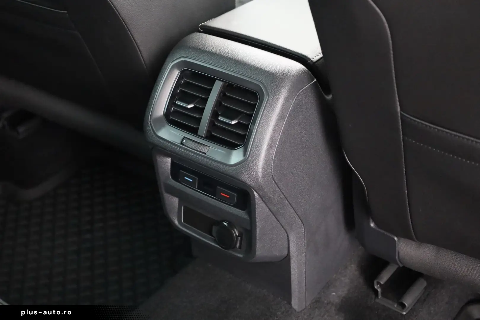 VW Tiguan 2.0 TDI 4Motion R-Line LED Navi ACC AHK