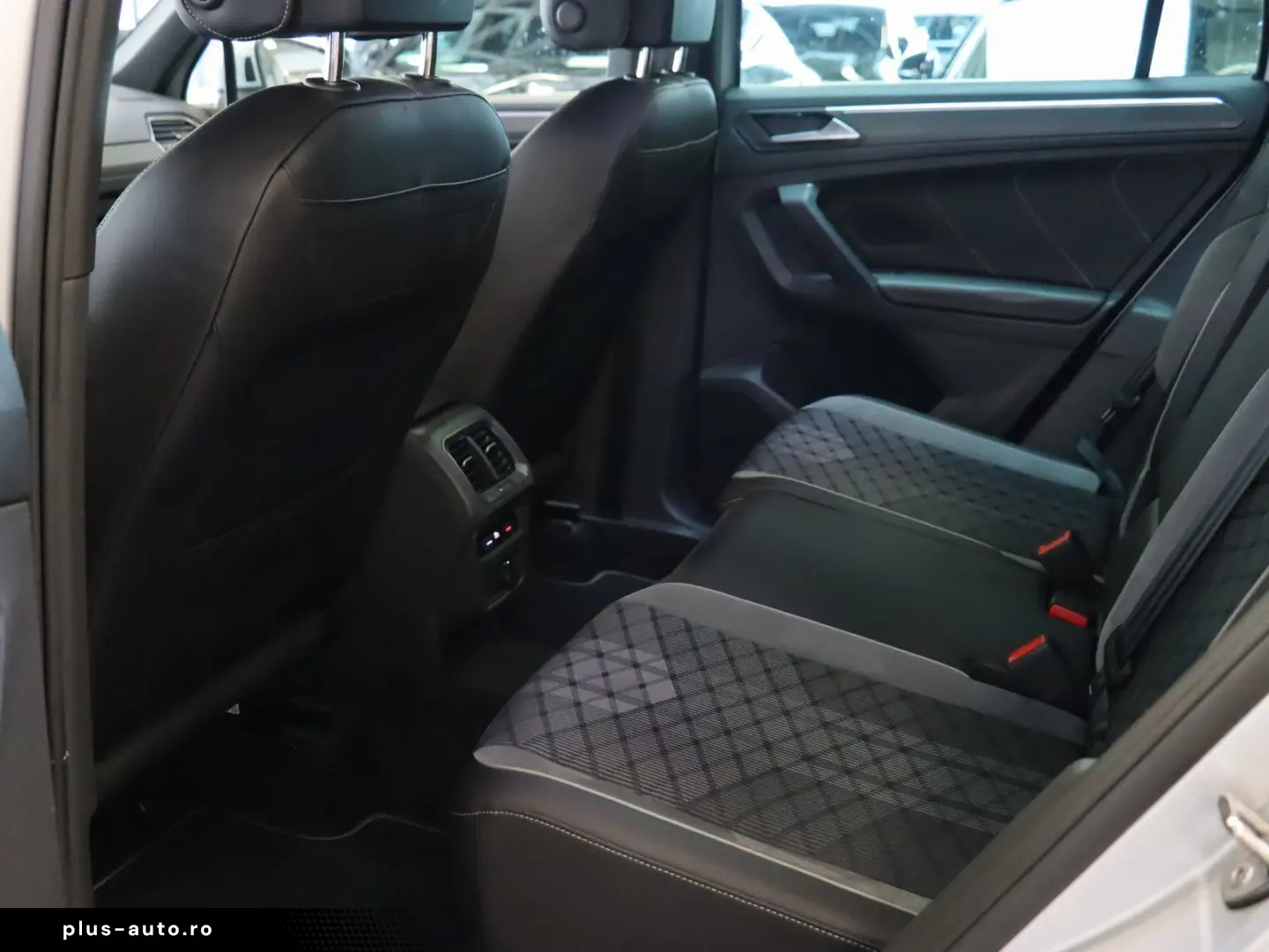 VW Tiguan 2.0 TDI R-Line 4Motion AHK   Standheizung