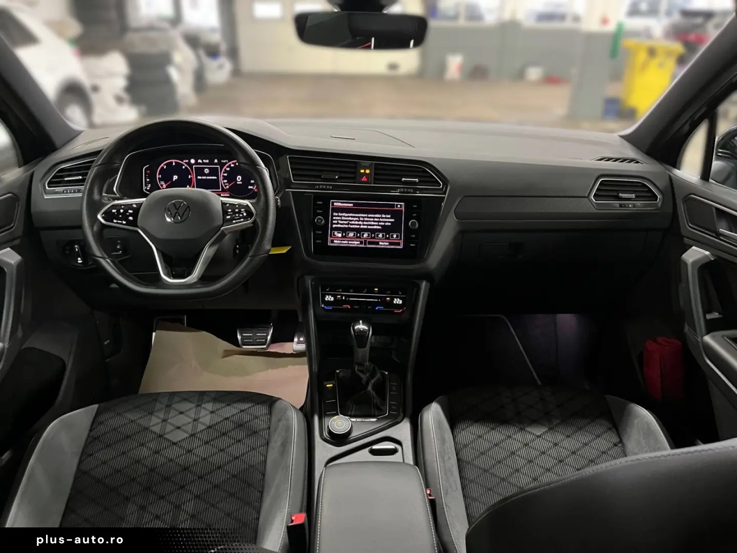 VW Tiguan 2.0 TDI R-Line 4Motion DSG AHK Navi LED