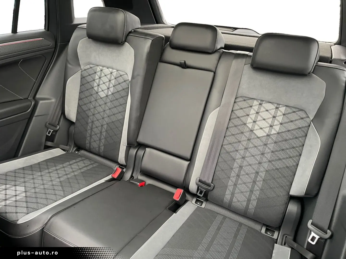 VW Tiguan R-Line 2.0 TDI 4M DSG MATRIX NAVI PDC PAN