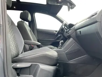 VW Tiguan R-Line 2.0 TDI 4M DSG MATRIX NAVI PDC PAN