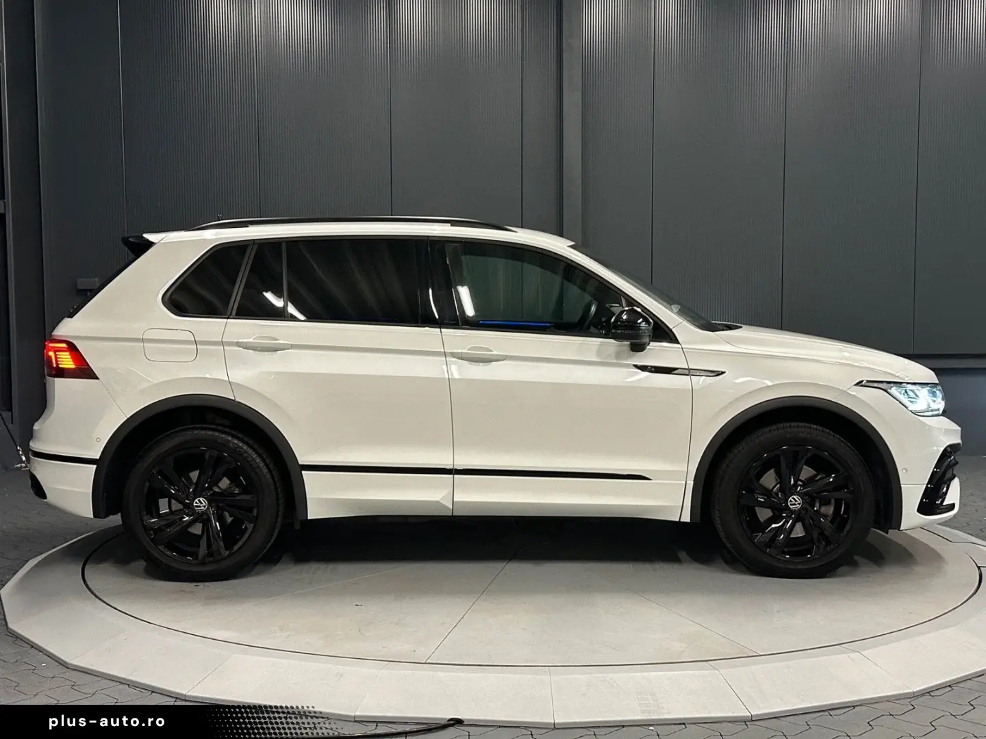 VW Tiguan R-Line 4Motion Black Style 19Zoll  LEDER