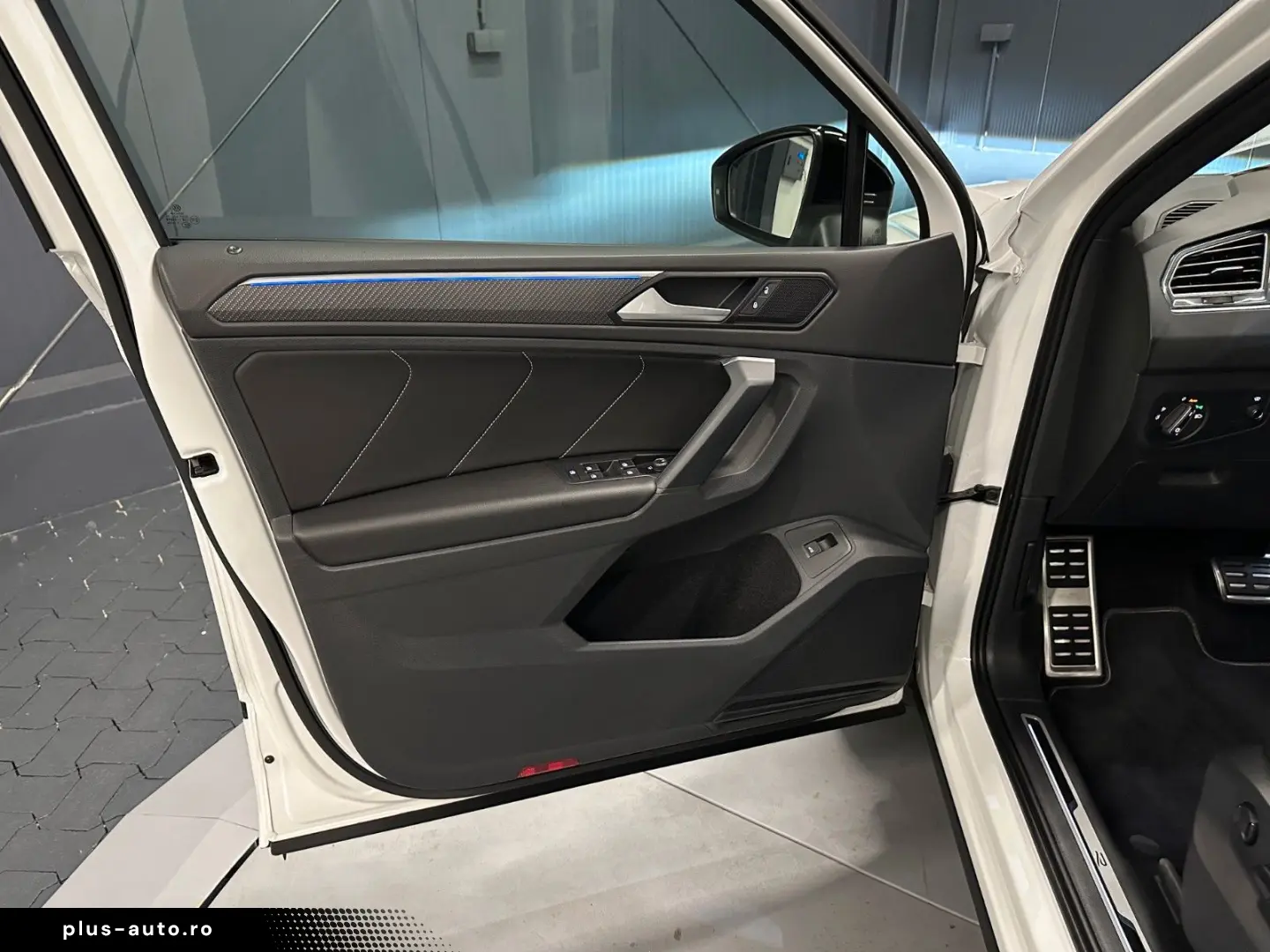 VW Tiguan R-Line 4Motion Black Style 19Zoll  LEDER