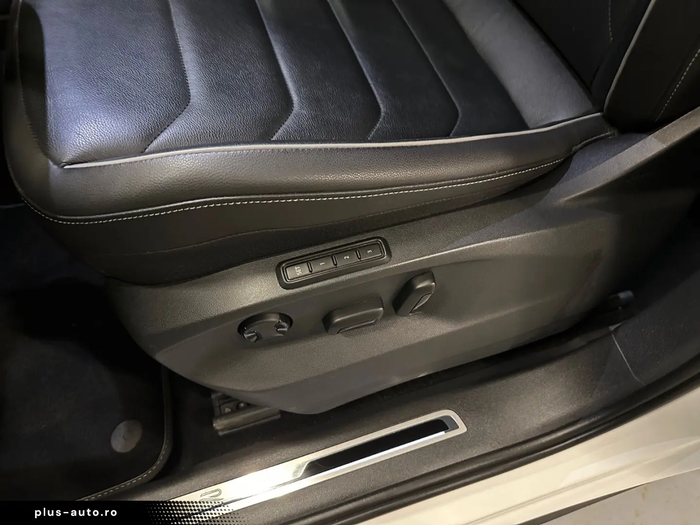 VW Tiguan R-Line 4Motion Black Style 19Zoll  LEDER