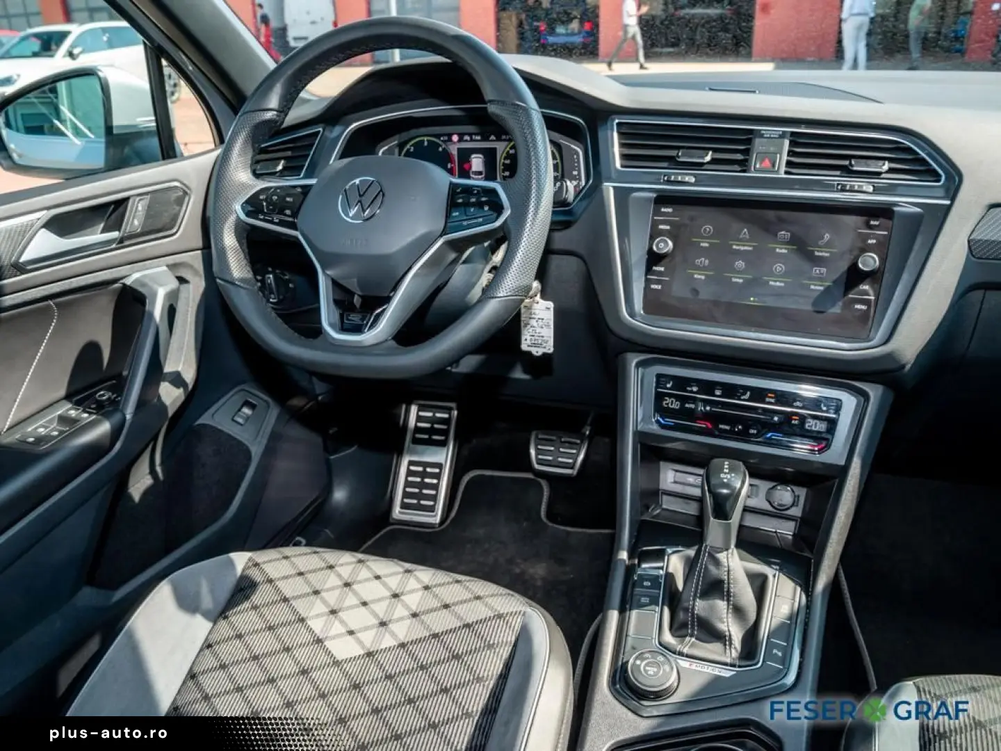 VW Tiguan R-Line 2.0TDI DSG 4M MATRIX ACC NAVI AHK