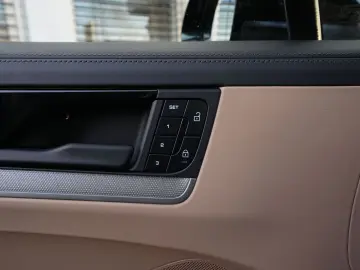 PORSCHE E-Hybrid Coupé ACC-PANO-BOSE-22TURBO-LEDER BEIGE