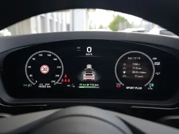 PORSCHE E-Hybrid Coupé INNODRIV-PANO-SPORTABGAS-21SYPDER