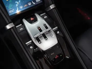 FERRARI Roma Spider CARBON JBL MATRIX PASS.DISPLAY 1HAND