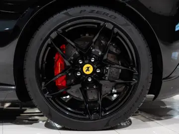 FERRARI Roma Spider CARBON JBL MATRIX PASS.DISPLAY 1HAND