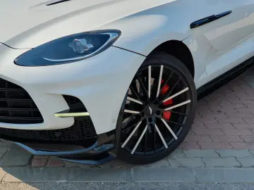 ASTON MARTIN DBX 4.0 V8 DBX707