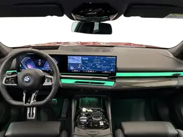 BMW 550 e xDrive M-Sport B&W Head-Up