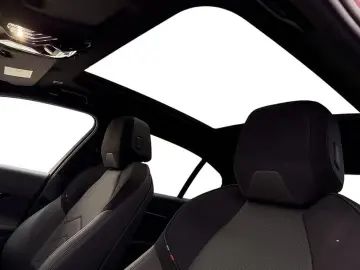 BMW 550 e xDrive M-Sport B&W Head-Up