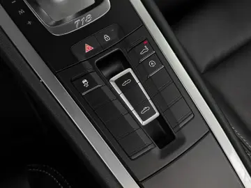 Porsche 718 Boxster PDK 300CP Bose