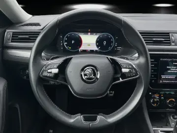 SKODA Superb Combi 2.0 TDI Scout 4x4 AHK KAMERA ACC