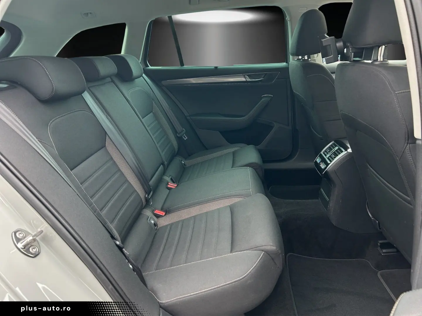 SKODA Superb Combi 2.0 TDI Scout 4x4 AHK KAMERA ACC