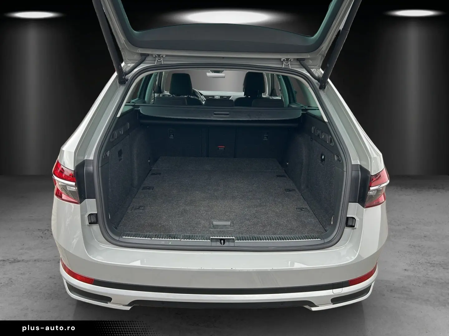 SKODA Superb Combi 2.0 TDI Scout 4x4 AHK KAMERA ACC