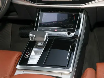 AUDI Q7 55 TFSIe quattro S line Sportpaket tiptronic