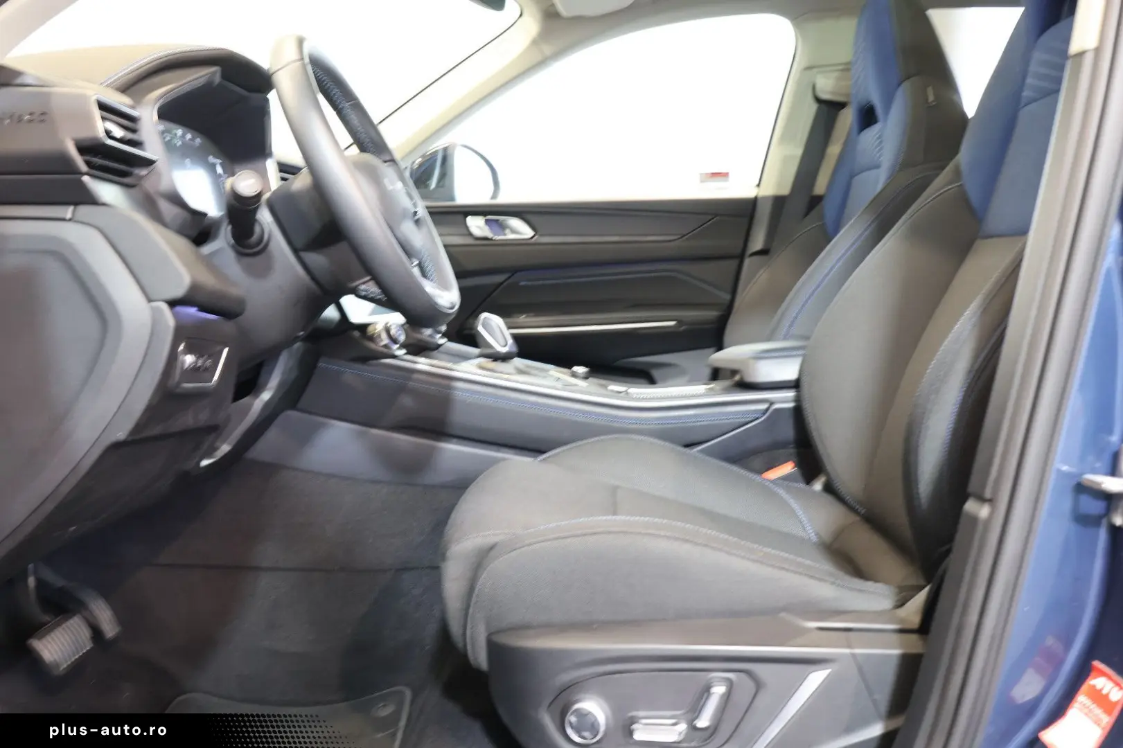 LYNC AND CO 01 1.5 T HEV ACC 360  LED INFINITY CARPLAY PANO