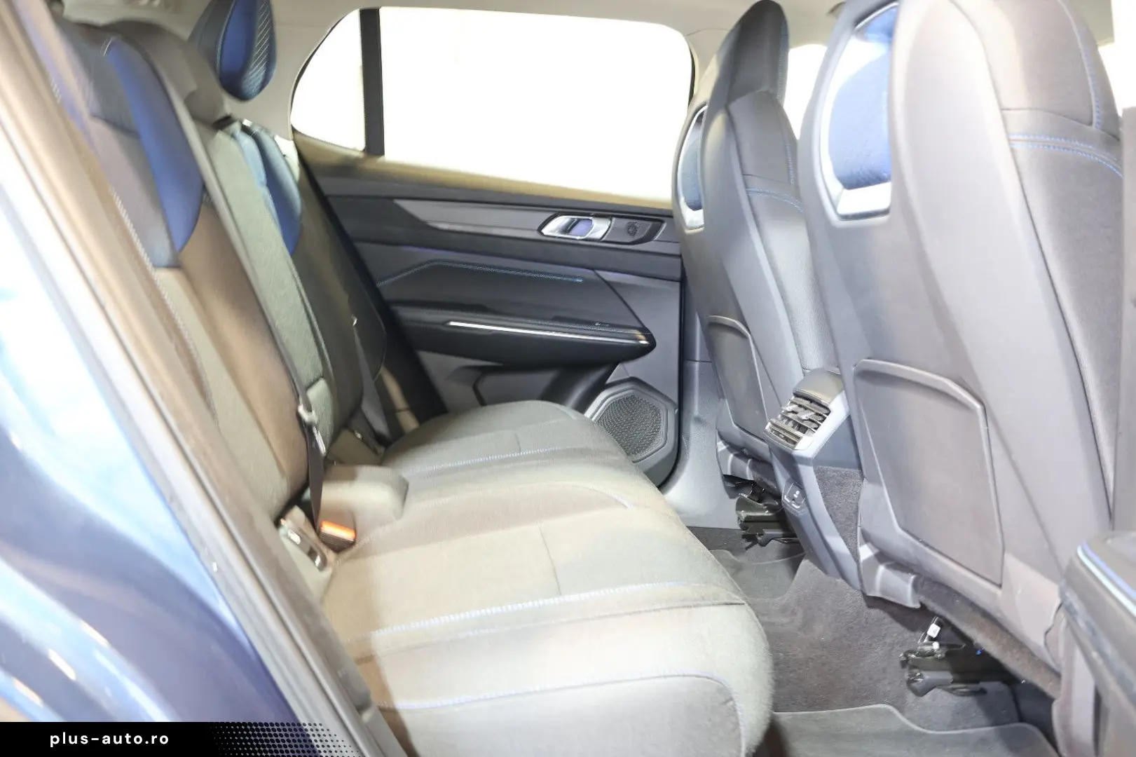 LYNC AND CO 01 1.5 T HEV ACC 360  LED INFINITY CARPLAY PANO