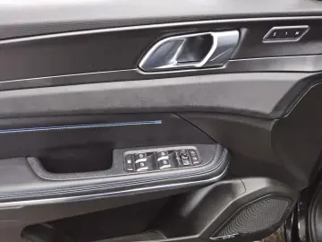 LYNC AND CO 01 1.5 T-GDI HEV Navi LED Pano Sound ACC