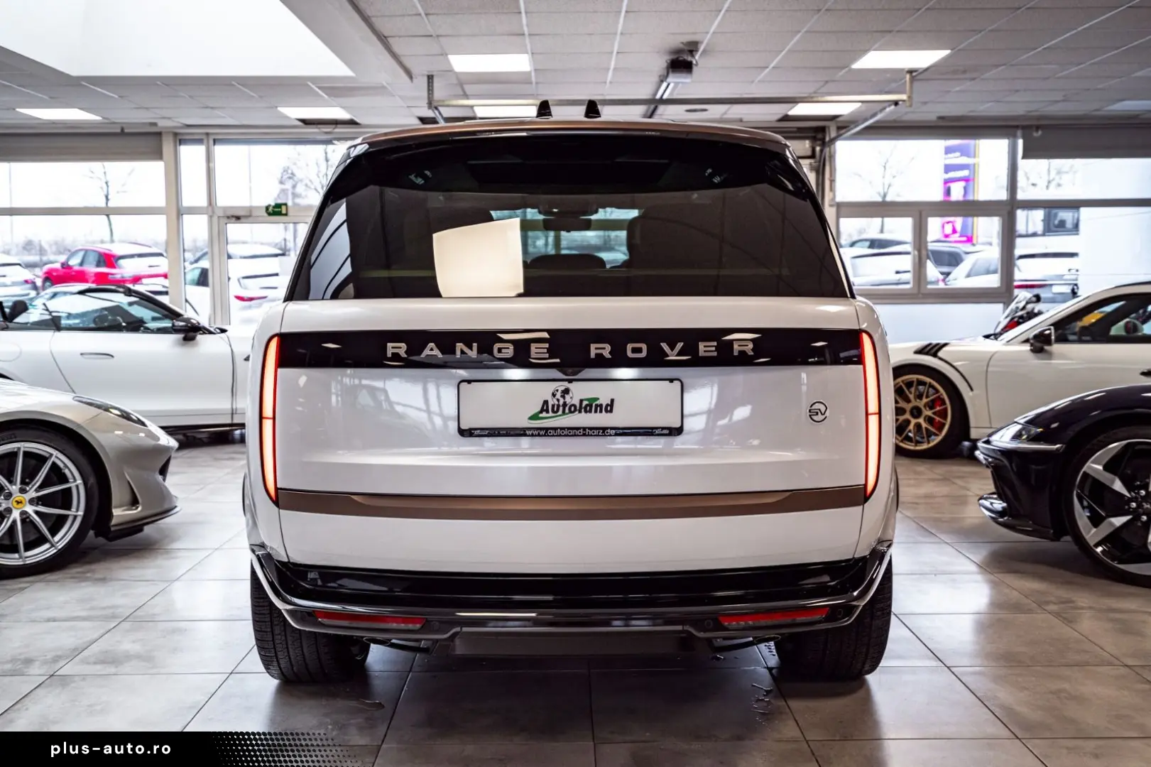 LAND ROVER Range Rover P615 LWB SV Signature Suite TV White