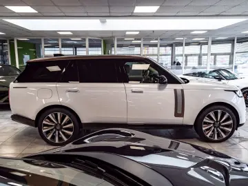 LAND ROVER Range Rover P615 LWB SV Signature Suite TV White