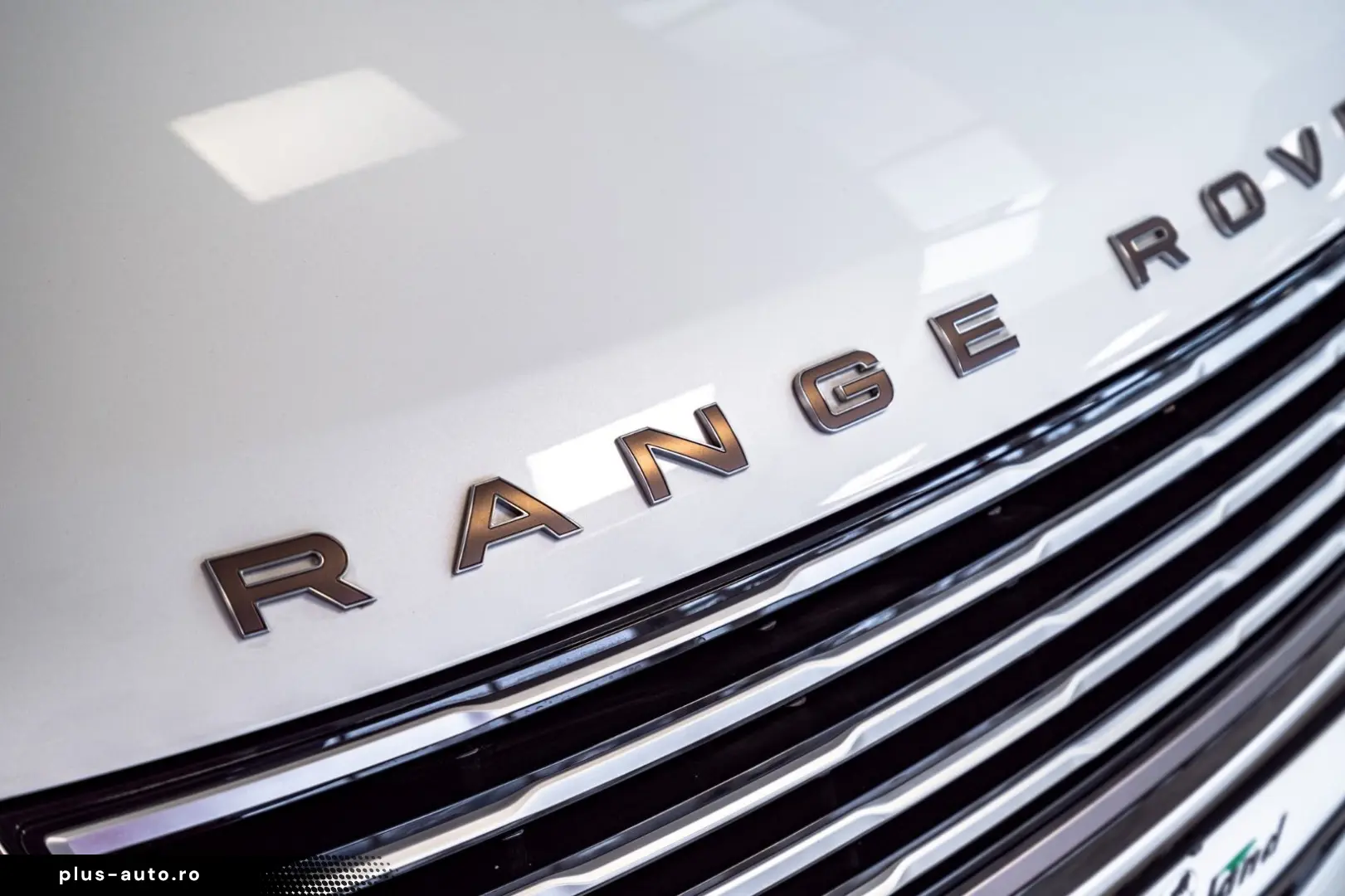 LAND ROVER Range Rover P615 LWB SV Signature Suite TV White