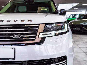 LAND ROVER Range Rover P615 LWB SV Signature Suite TV White