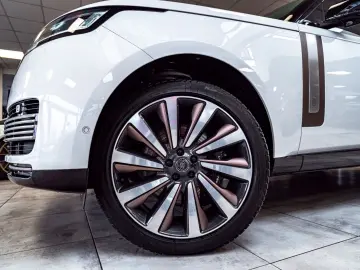 LAND ROVER Range Rover P615 LWB SV Signature Suite TV White