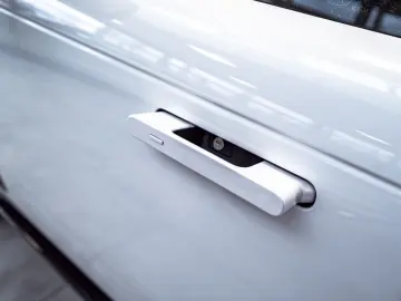 LAND ROVER Range Rover P615 LWB SV Signature Suite TV White