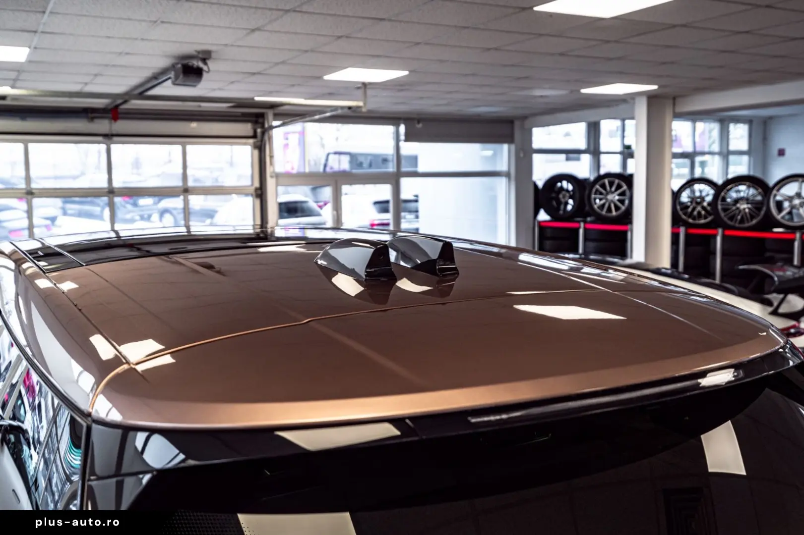 LAND ROVER Range Rover P615 LWB SV Signature Suite TV White