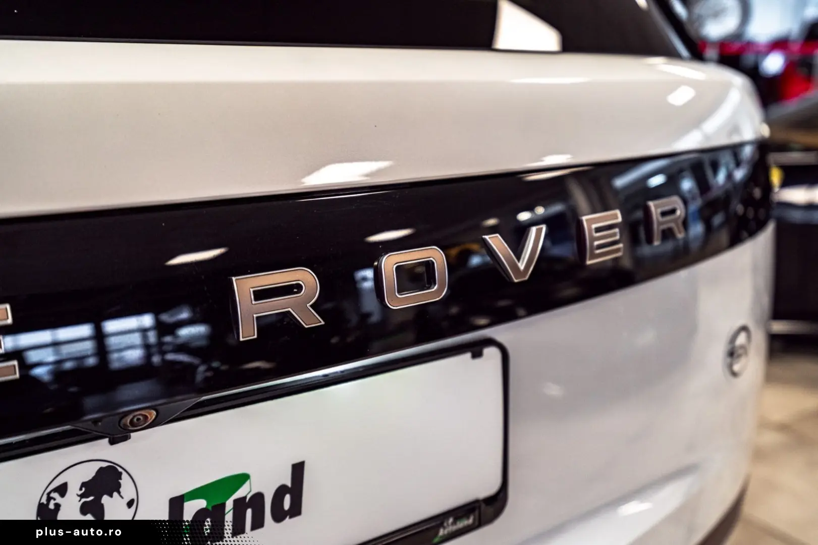 LAND ROVER Range Rover P615 LWB SV Signature Suite TV White