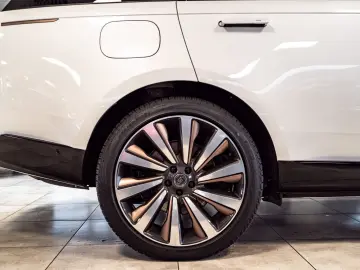 LAND ROVER Range Rover P615 LWB SV Signature Suite TV White