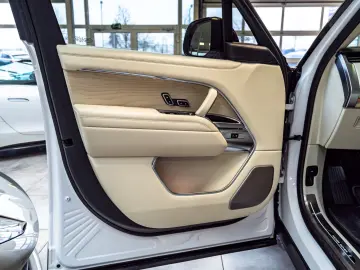 LAND ROVER Range Rover P615 LWB SV Signature Suite TV White