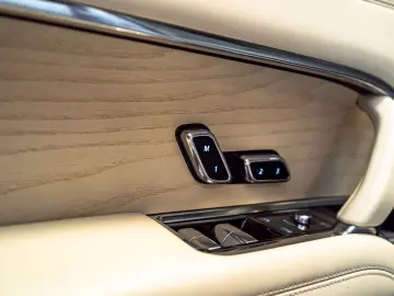 LAND ROVER Range Rover P615 LWB SV Signature Suite TV White