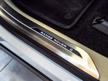LAND ROVER Range Rover P615 LWB SV Signature Suite TV White