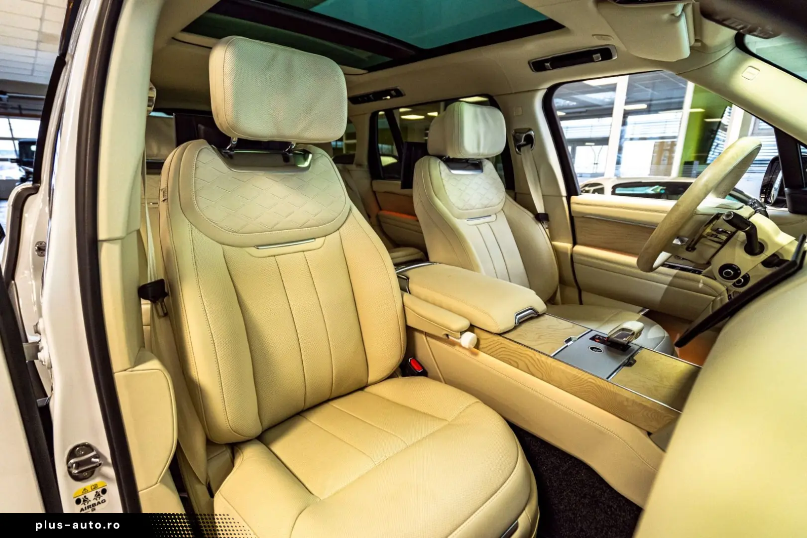 LAND ROVER Range Rover P615 LWB SV Signature Suite TV White