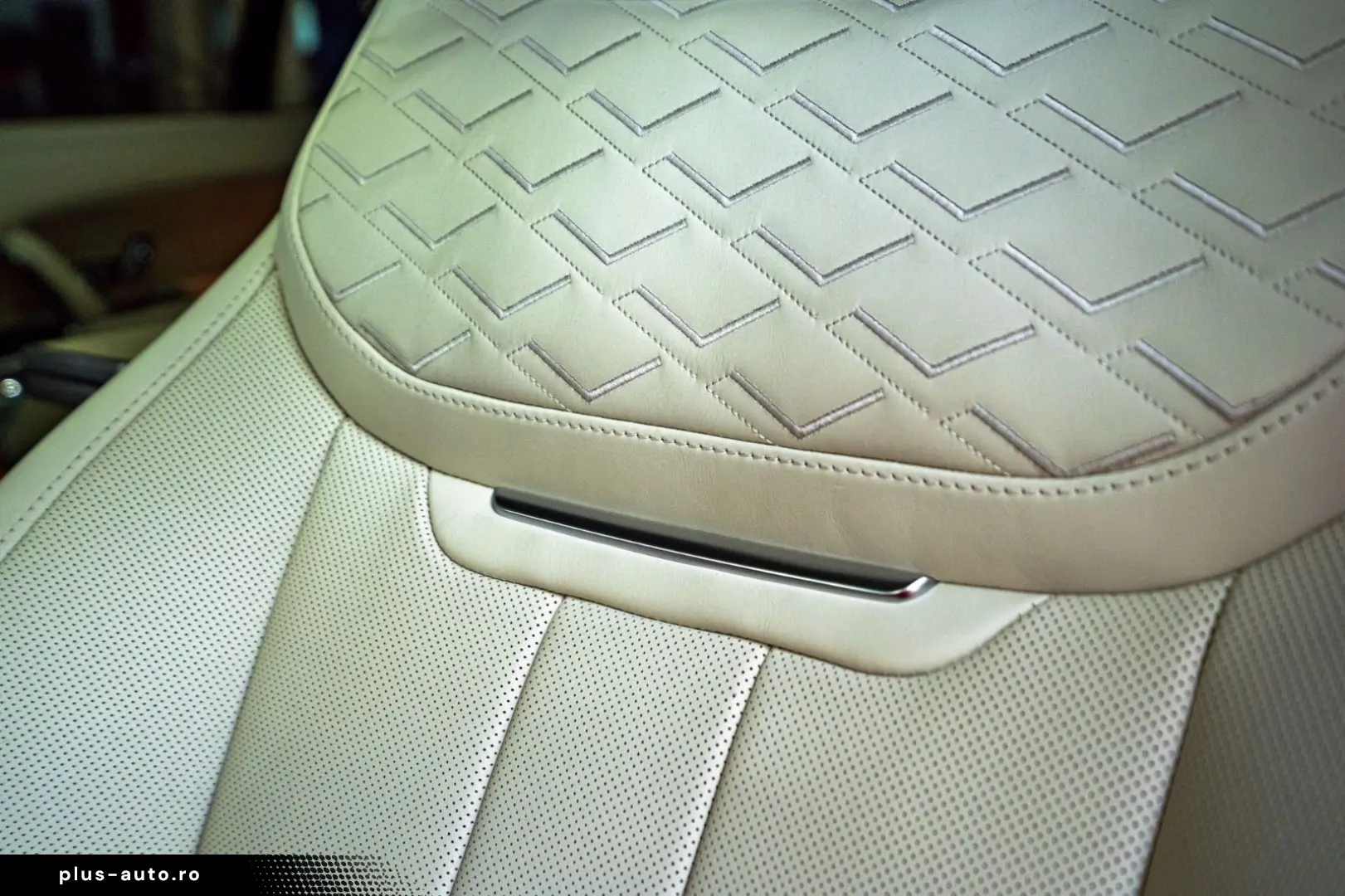 LAND ROVER Range Rover P615 LWB SV Signature Suite TV White