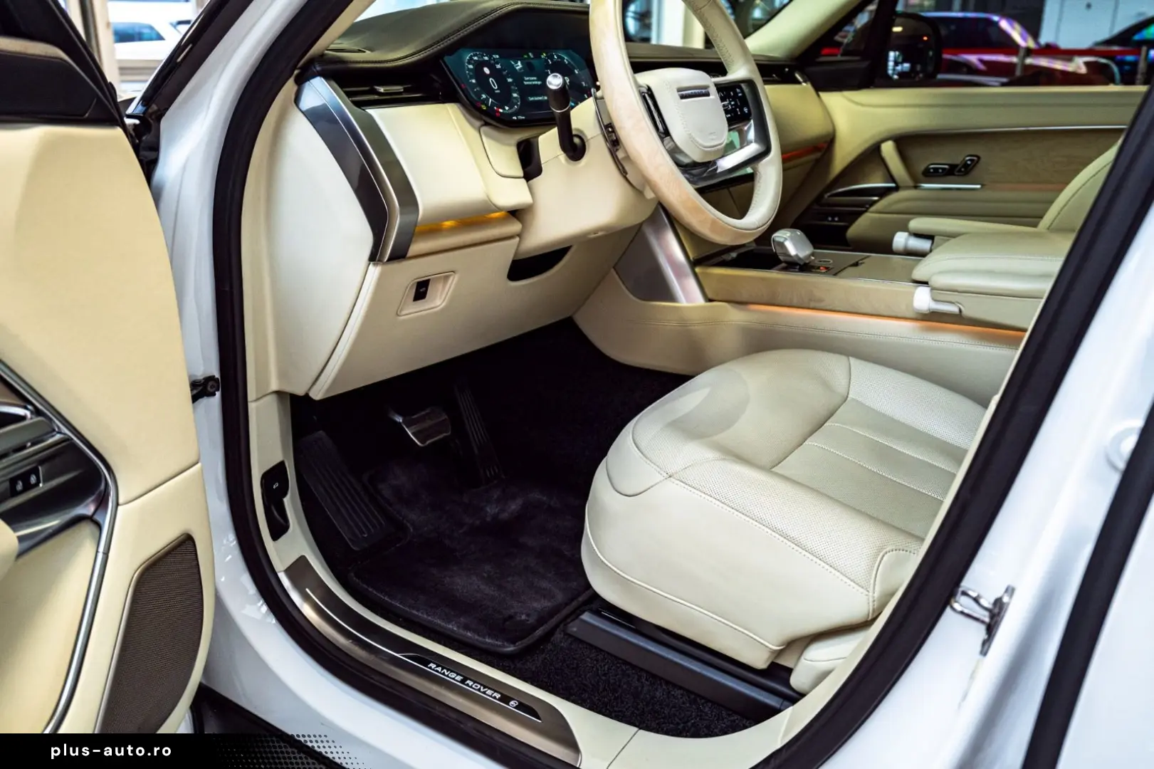 LAND ROVER Range Rover P615 LWB SV Signature Suite TV White