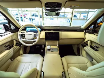 LAND ROVER Range Rover P615 LWB SV Signature Suite TV White