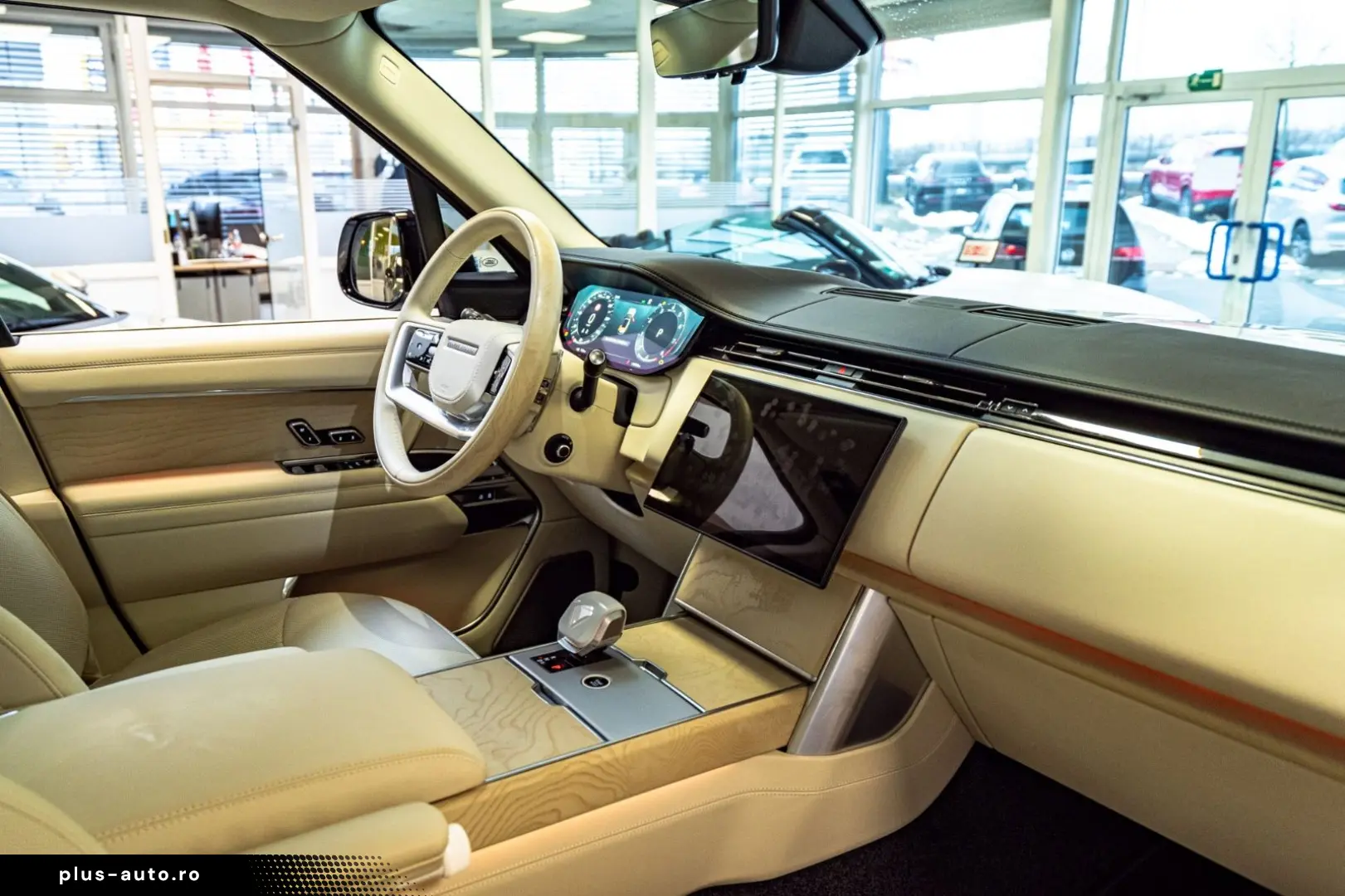 LAND ROVER Range Rover P615 LWB SV Signature Suite TV White