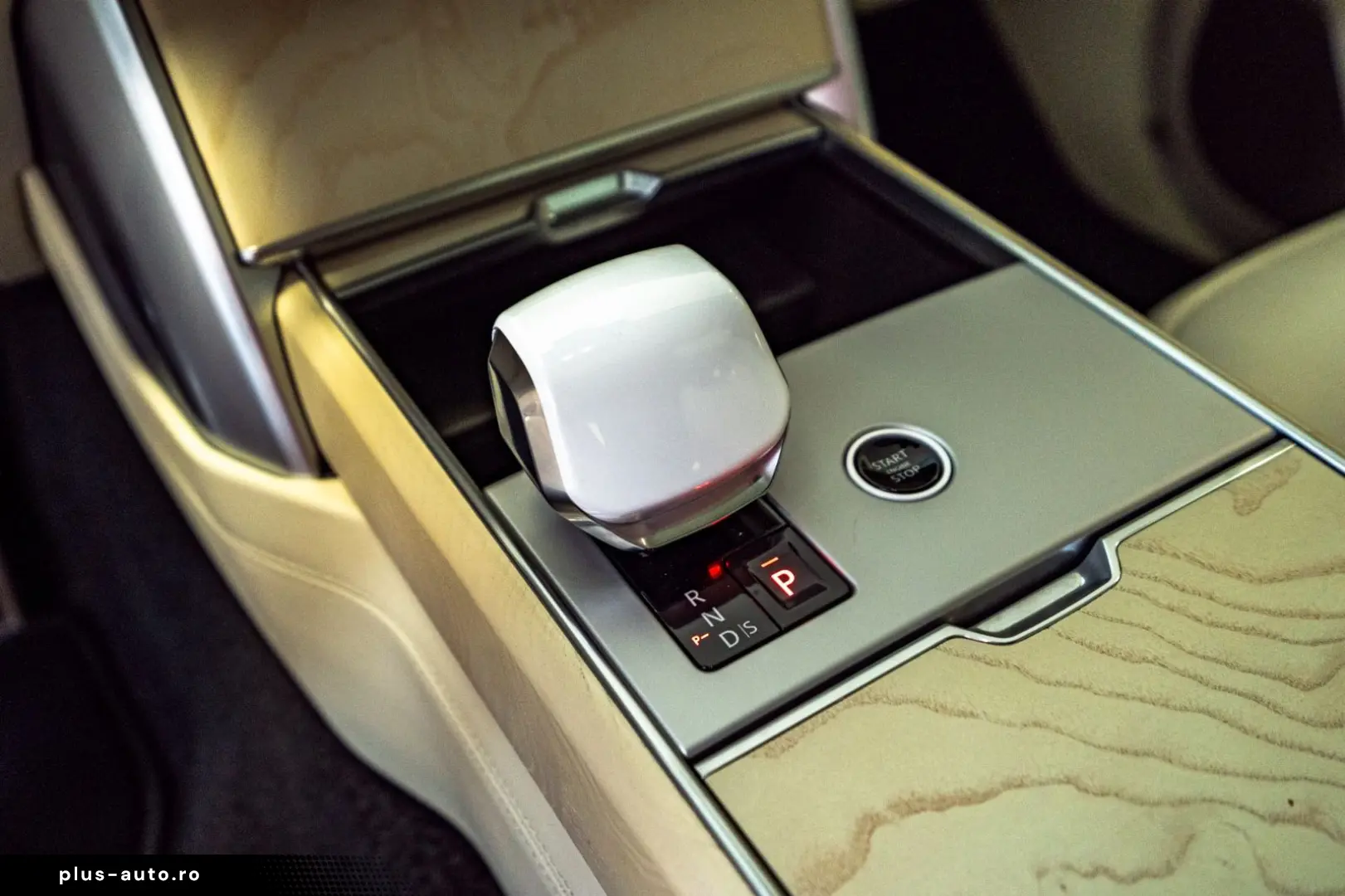 LAND ROVER Range Rover P615 LWB SV Signature Suite TV White