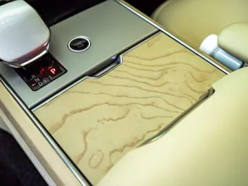 LAND ROVER Range Rover P615 LWB SV Signature Suite TV White